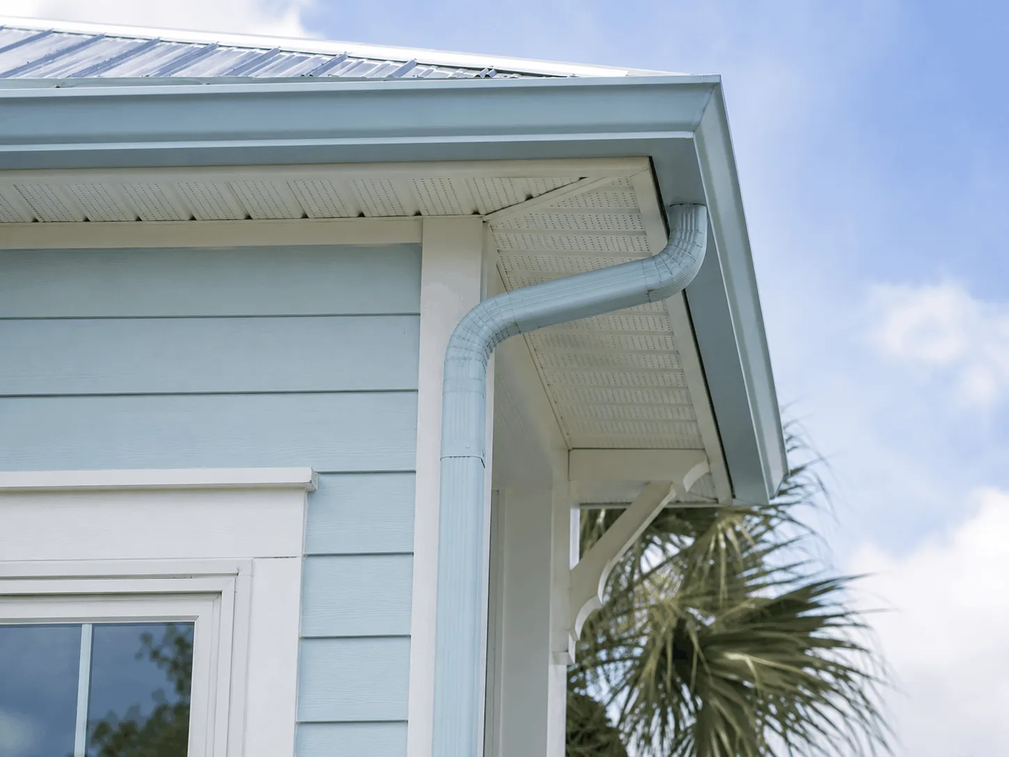 Seamless residential gutter matched to the trim on a North Florida home